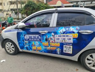 Hà Nội: Taxi ngang nhiên dán quảng cáo OOH trang web cờ bạc